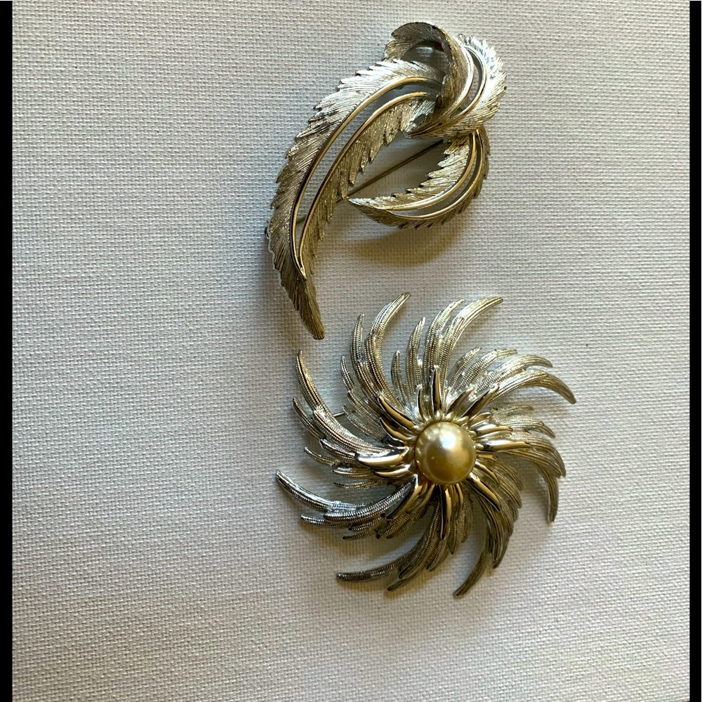 2 Sarah Coventry Silver Tone Brooches. Vintage, Pre loved